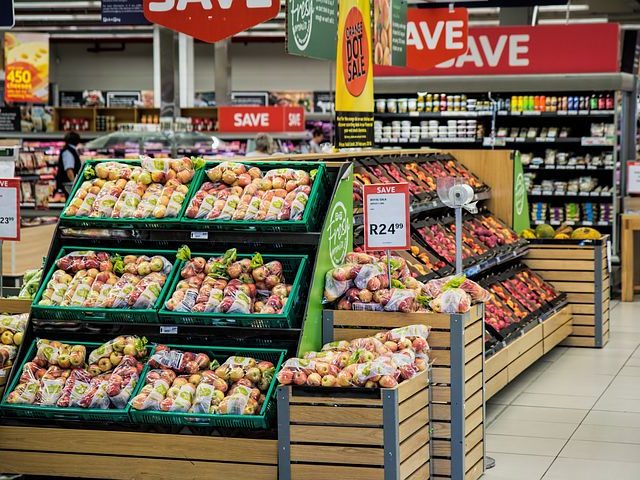 Цены на продукты питания в России и их изменение за год, данные на сентябрь 2023 года